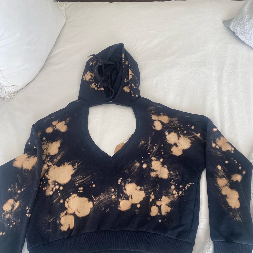 Honey Punch V neck Tie Dye sweatshirt SZ L